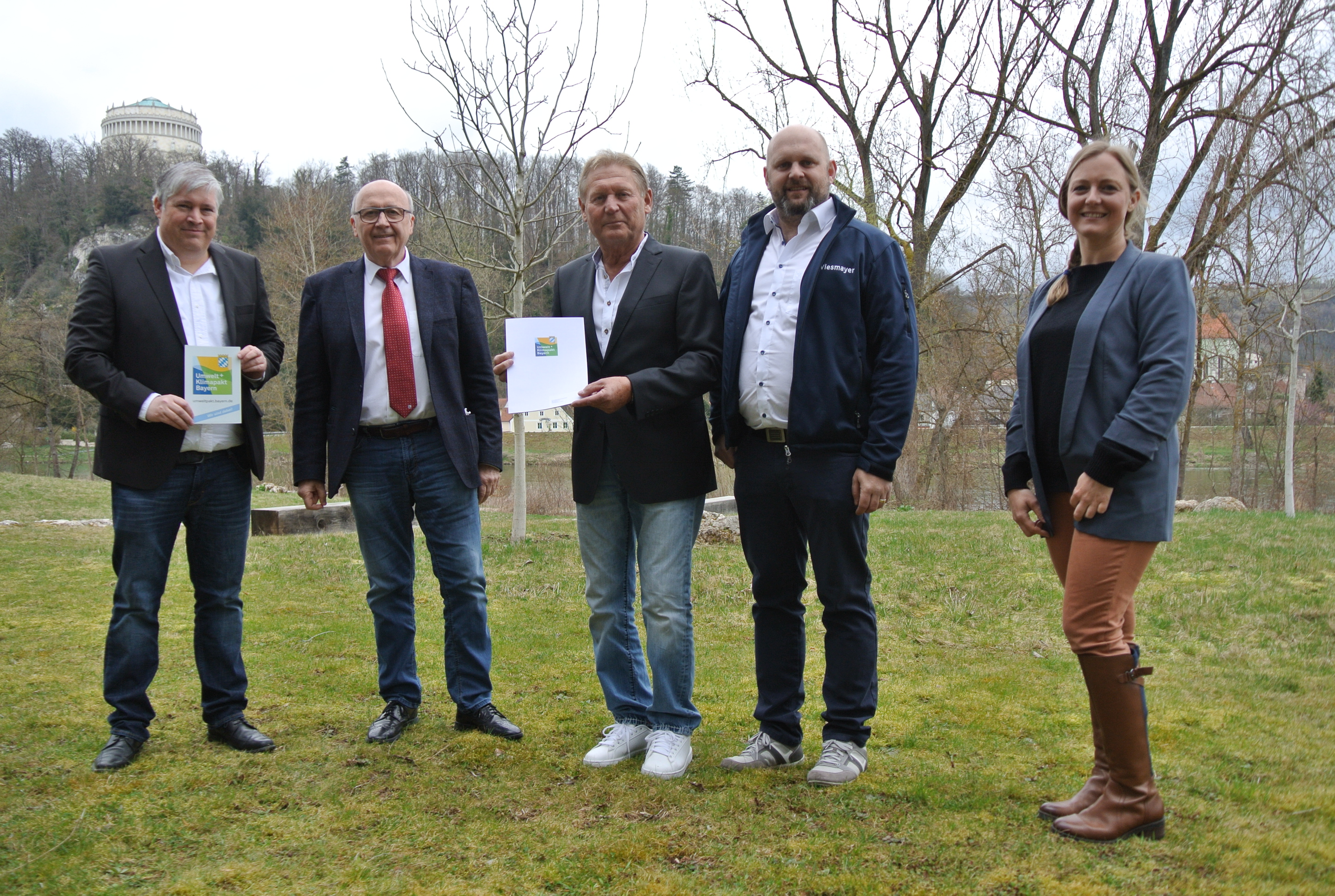 Auszeichnung Umwelt- und Klimapakt an Firma Kunststofftechnik Wiesmayer GmbH aus Neustadt a. d. Donau