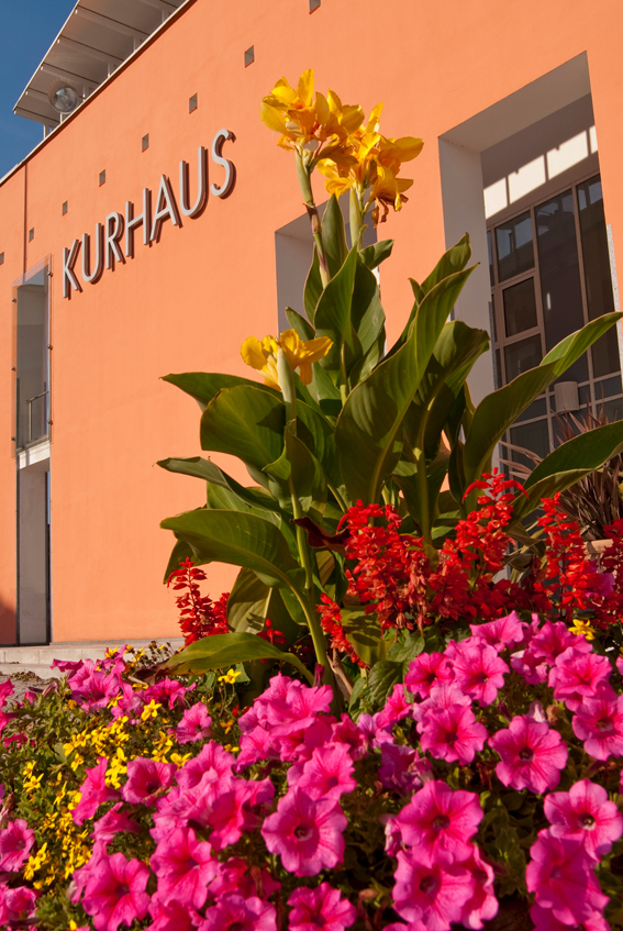 Kurhaus  in Bad Gögging mit Blumen