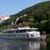 Ausflugsschiff Maximilian auf dem Main-Donau-Kanal zu Füßen der Burg Prunn im Altmühltal