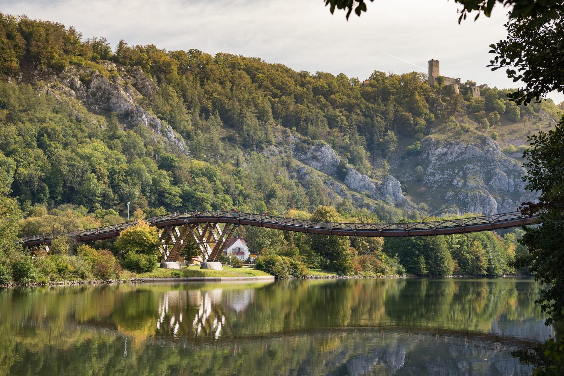 Essing - Holzbrücke Tatzlwurm und Burgruine Randeck