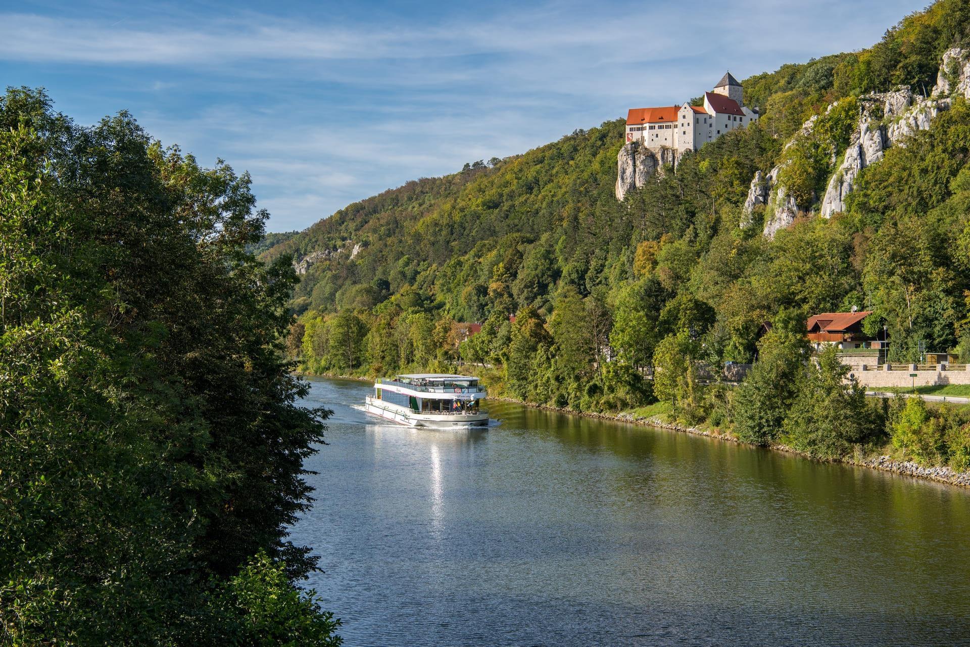 Schiff auf dem Main-Donau-Kanal 