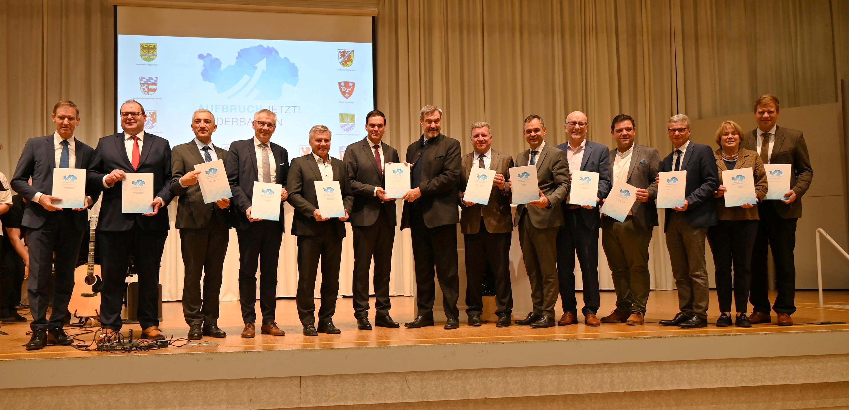 Der Maßnahmenkatalog wurde an Ministerpräsident Dr. Söder übergeben