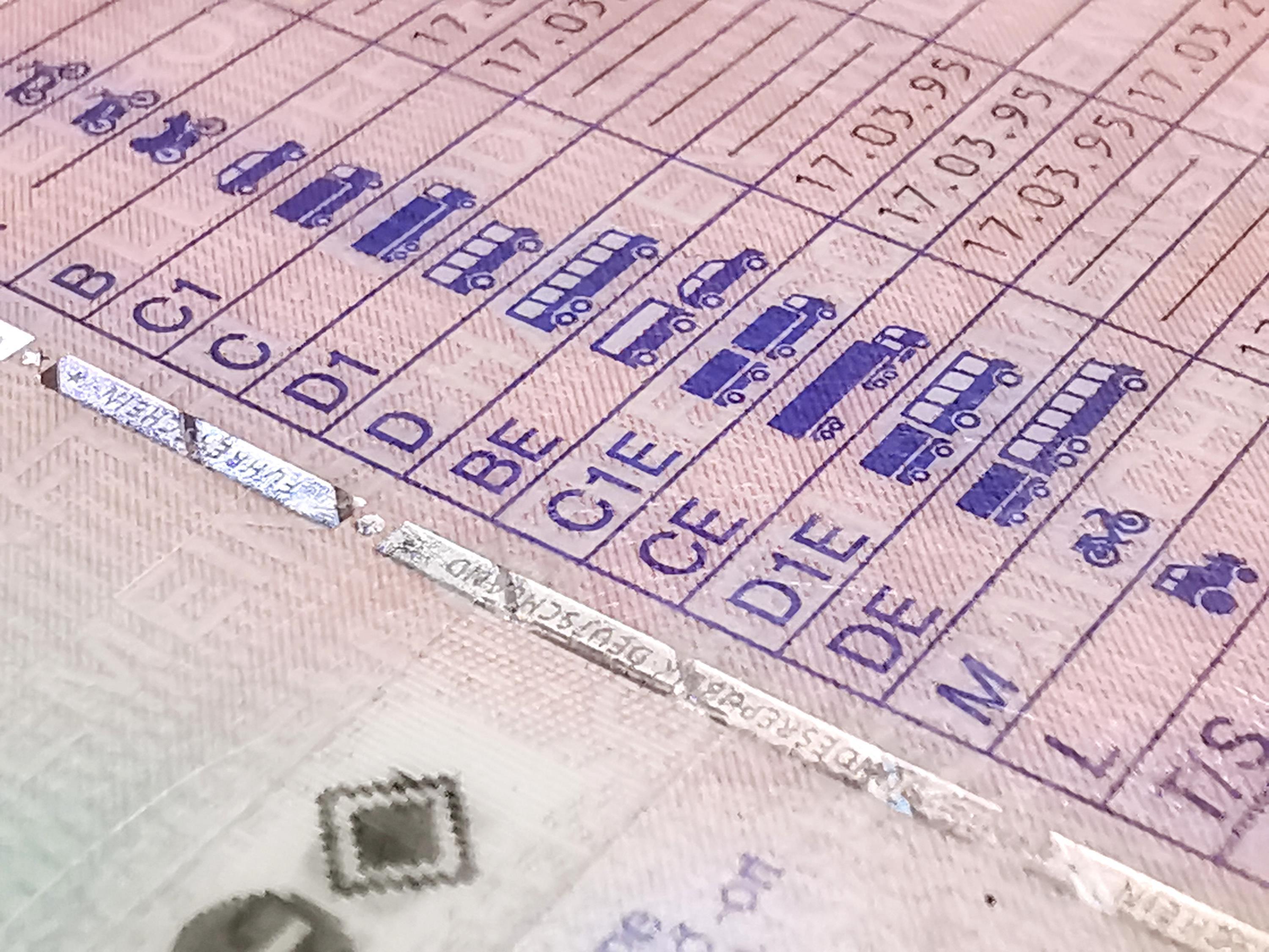 Nahaufnahme eines deutschen Führerscheins.