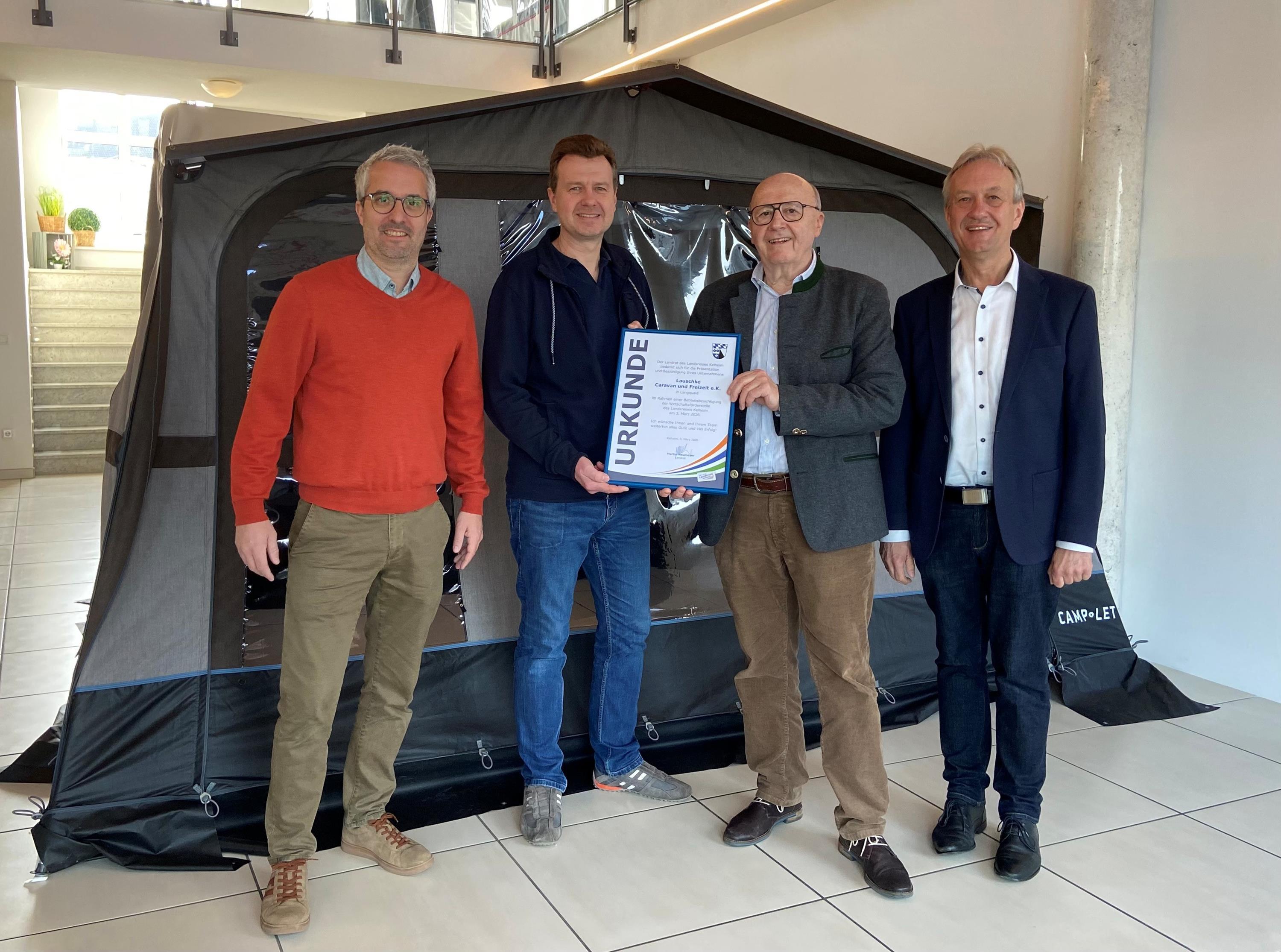 Landrat Neumeyer besuchte die Firma Lauschke Caravan und Freizeit