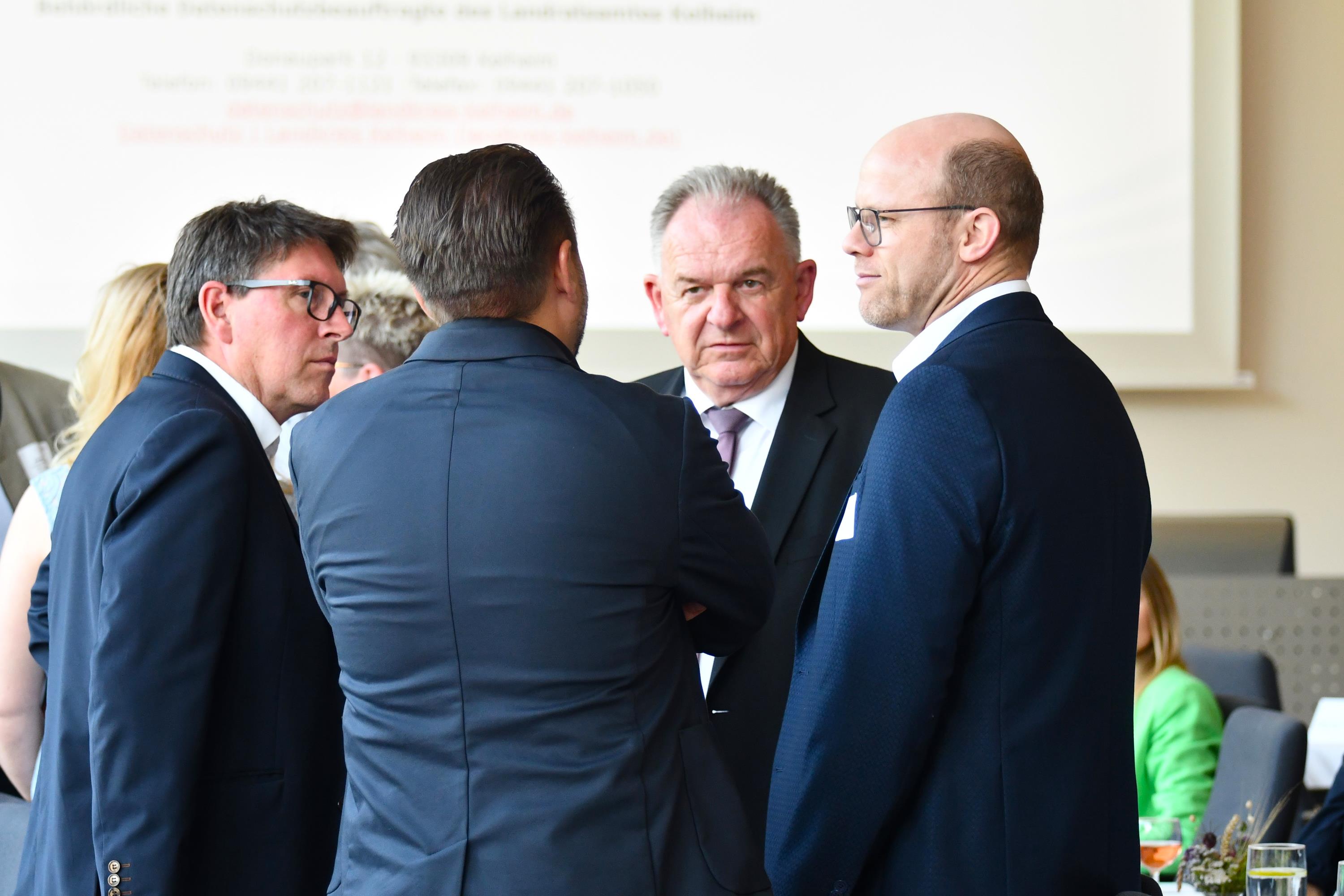 06 Gespräche Sitzungssaal