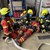 3 Feuerwehrmänner mit Atemschutzmasken kümmern sich um Feuerwehrmann