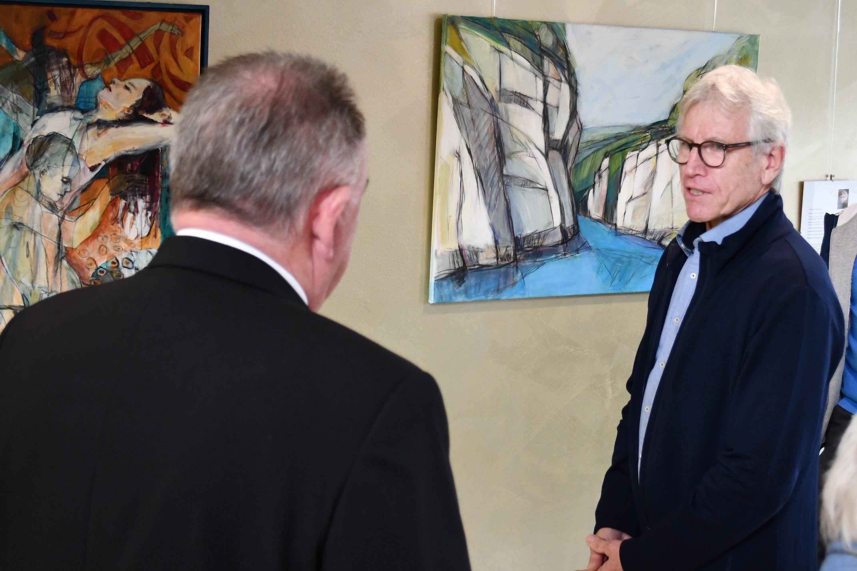 Landrat Christian Nerb ist im Gespräch mit Günter Bachhuber