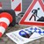 Verkehrsschilder Baustelle und Straßensperrung