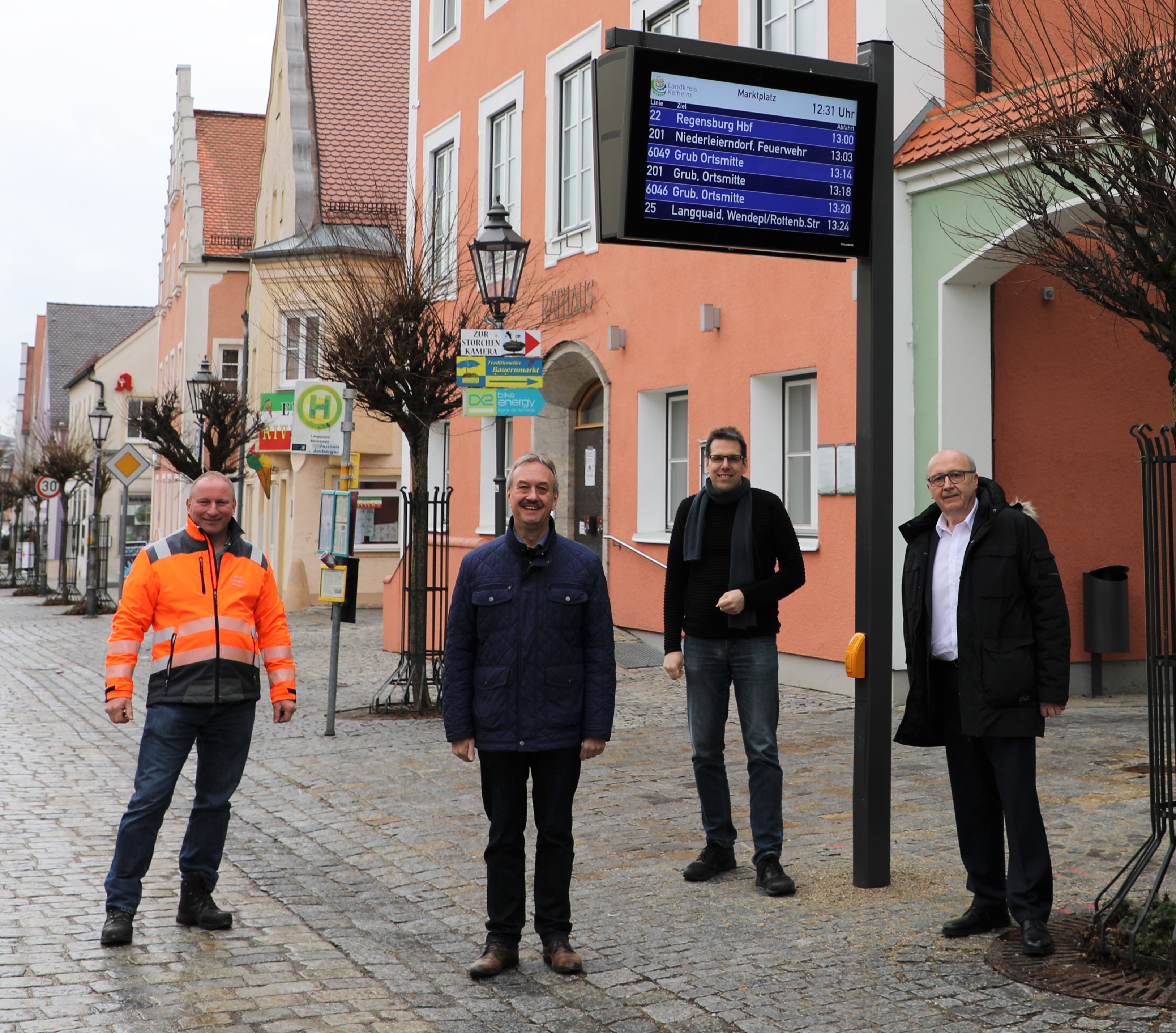 Weitere Haltestellen in Neustadt a.d. Donau und Langquaid mit DFI-Anzeigern ausgestattet